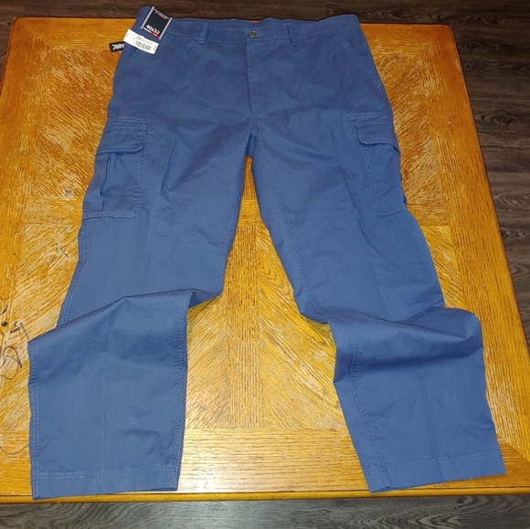 ROUNDTREE & YORKE CARGO PANTS MENS CLASSIC FIT STRETCH blue SIZE 40X32 NWT. - Picture 2 of 5